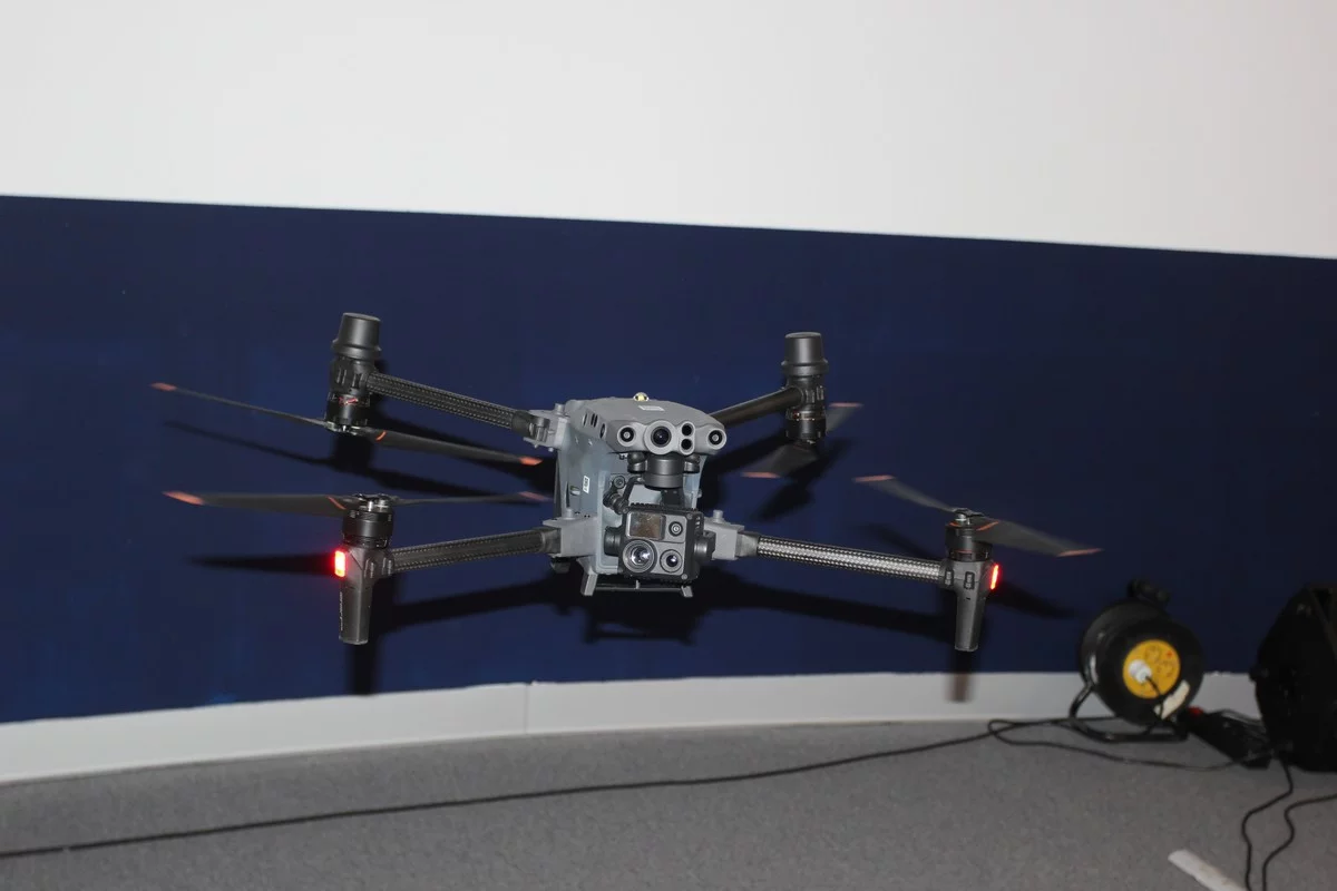 Такой дрон может подниматься на высоту 5 км.