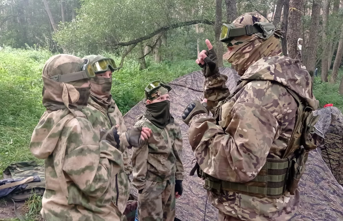 Бойцы обособленного подразделения "Рубеж": боевое слаживание на маршруте.