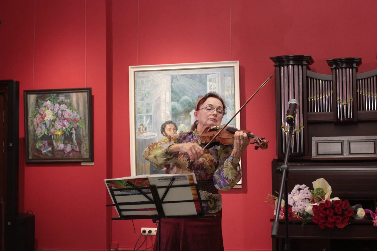 Были и музыкальные подарки - космическая импровизация.