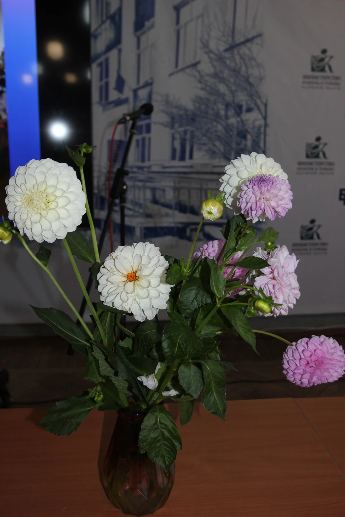 В клубсадоводы-огородники приходят не с пустыми руками.