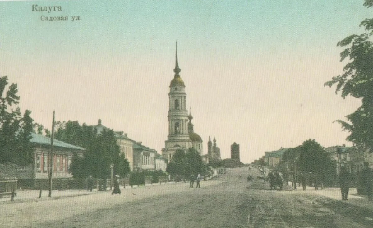 Вид от Сенной площади (пл. Мира) в стронону церкви Жен Мироносиц.