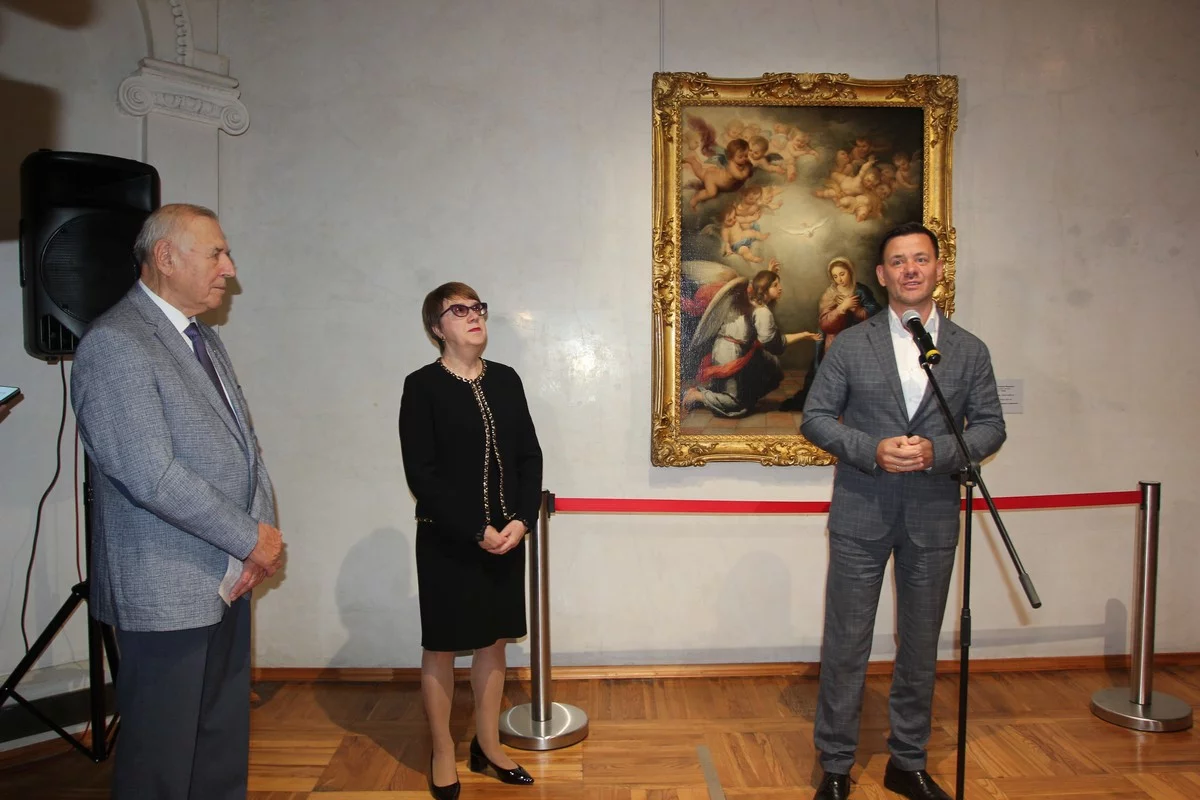 Валерий Сударенков, Наталья Марченко и Павел Суслов поблагодарили Эрмитаж за многолетнее сотрудничество. 