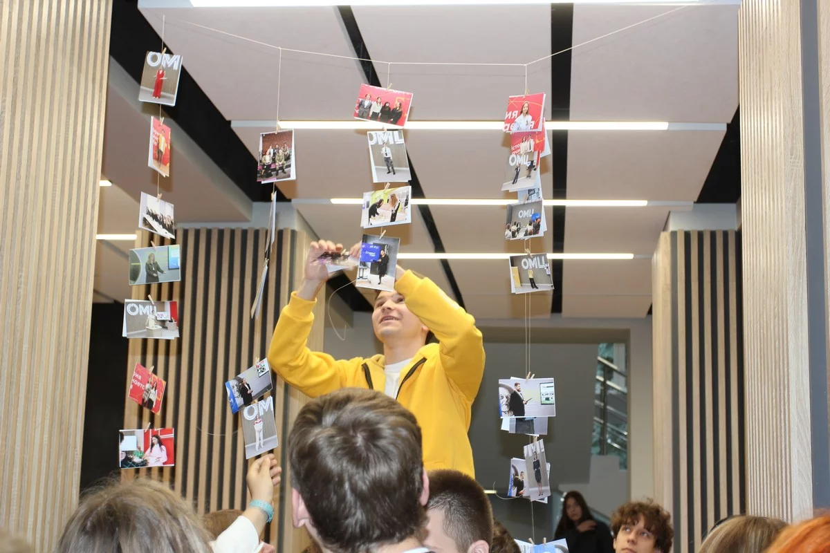 Достать верхие фото было непросто.