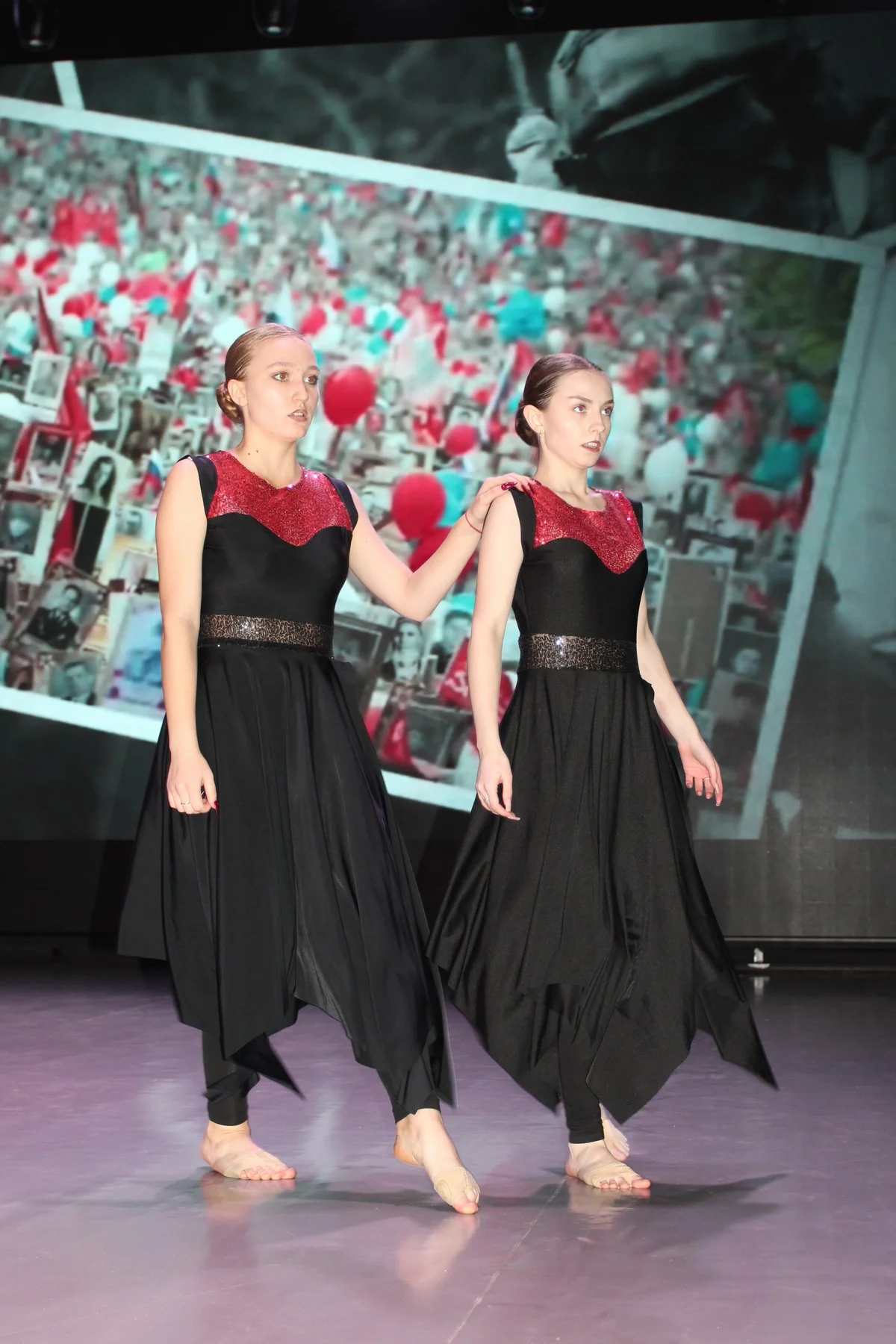 Виктория Воробьева в паре с Надеждой Висоватовой - с трогательным номером «Возвращайтесь, мальчики».