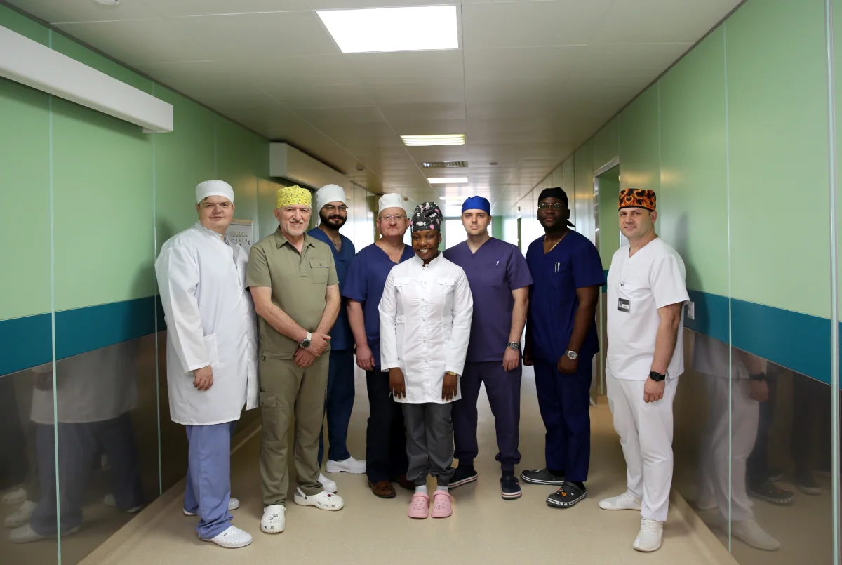 В сентябре пять ординаторов-хирургов приступили к обучению под руководством опытных наставников.