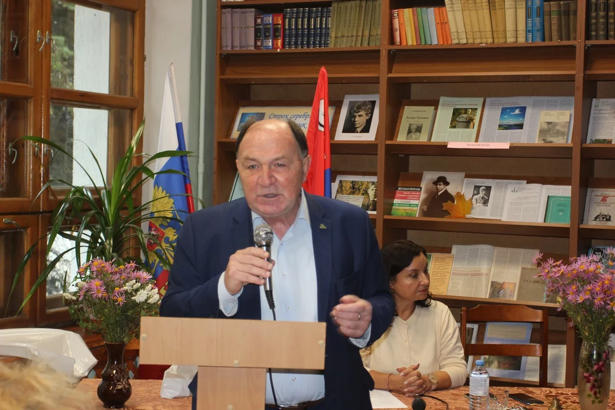 Юрий Зельников назвал Жукова «ничейным»  губернатором: ни Тульской, ни Калужской областям до него нет дела.  