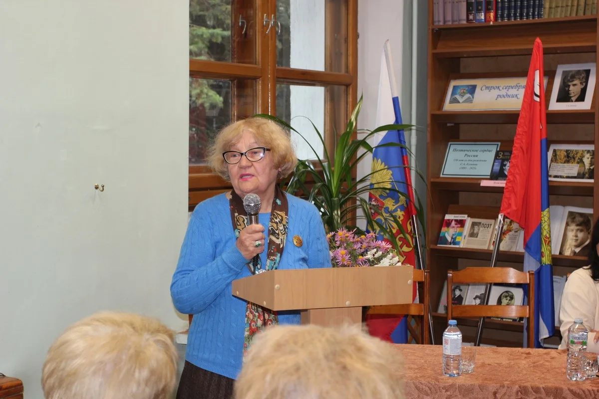 Нина Дмитриевна богата на родственников. 