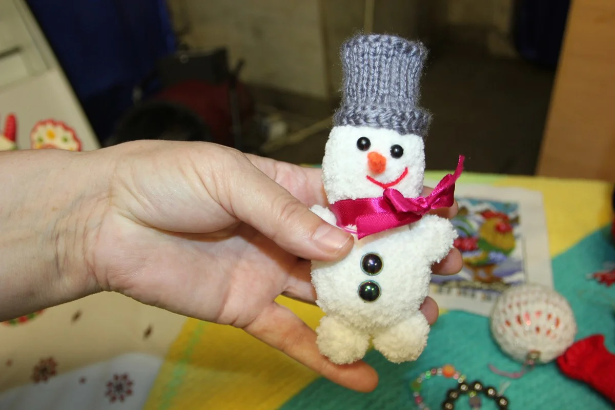 К Новому году - вязаные игрушки. 