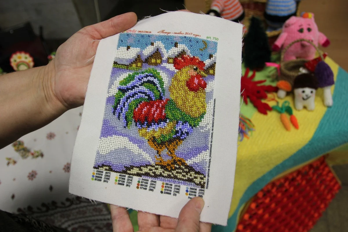 Старшая внучка Галины Николаевны Даша - педагог, работает в школе №18 и увлекается вышивкой.