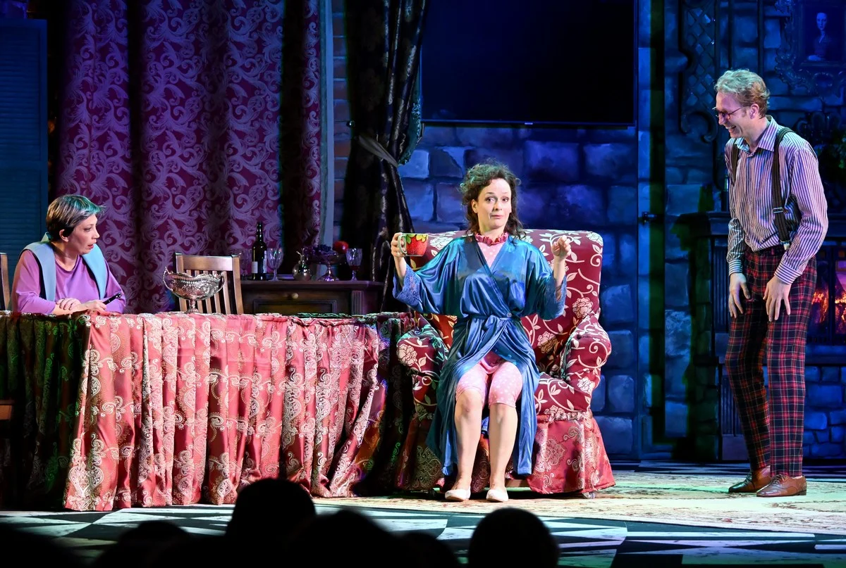 Сначала волшебного напитка из кружки хлебнула «утоплница» (Елизавета Лапина).