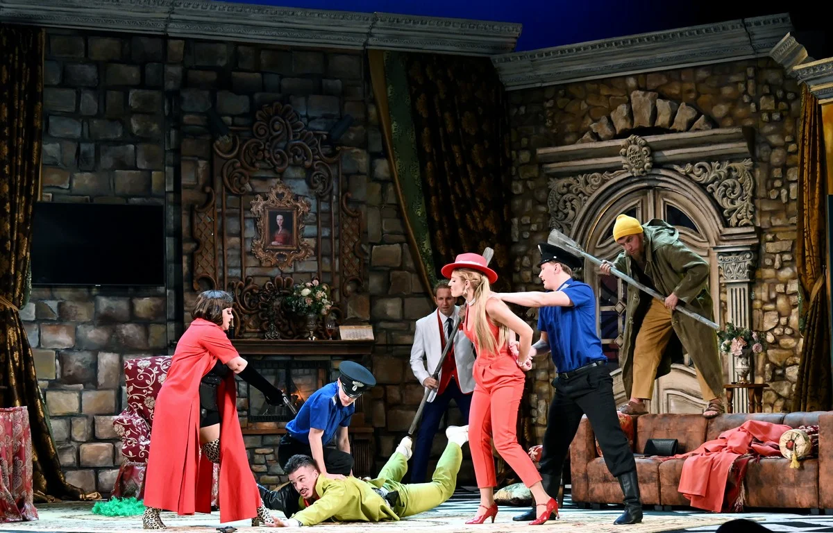 Развязка типичная: зло будет наказано. 