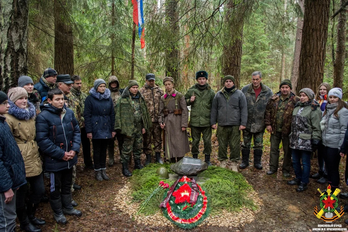 памятный камень с табличкой был торжественно открыт в 2017 году.
