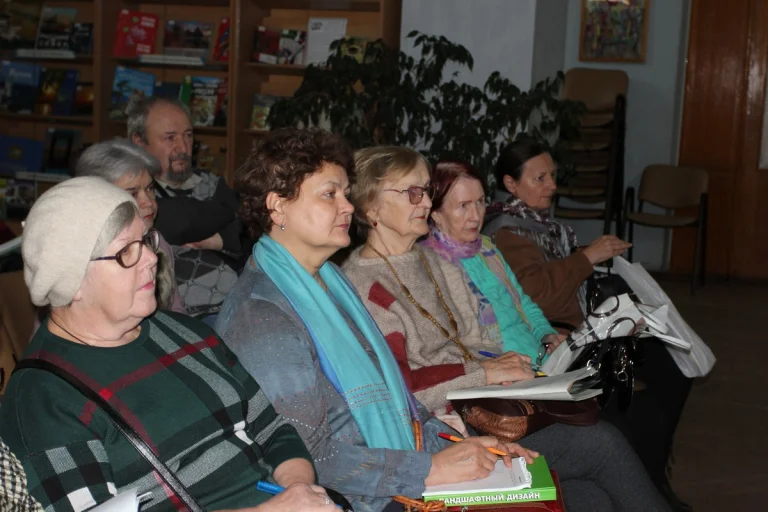 Занятия в клубе проходят два раза в месяц. 