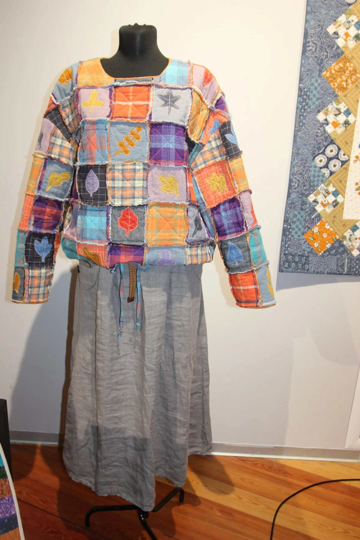 И даже наряды из лоскутков.