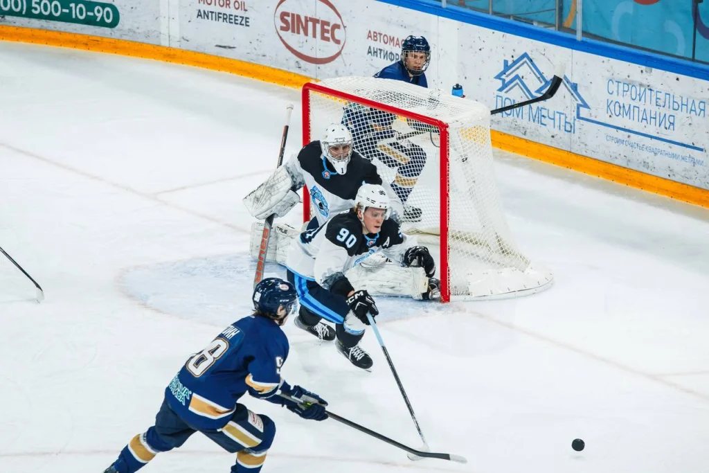 Билеты на хоккей в Калуге дорожают в пять раз из-за перекупщиков