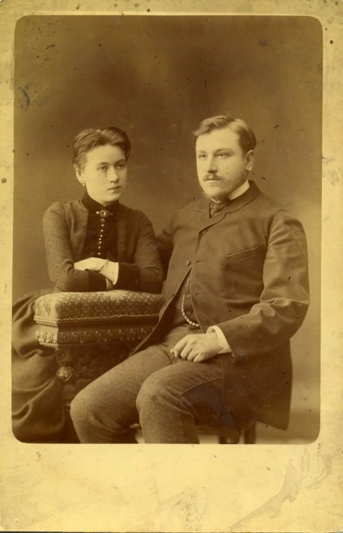 Родители Михаила - Василий и Юлия Устряловы.