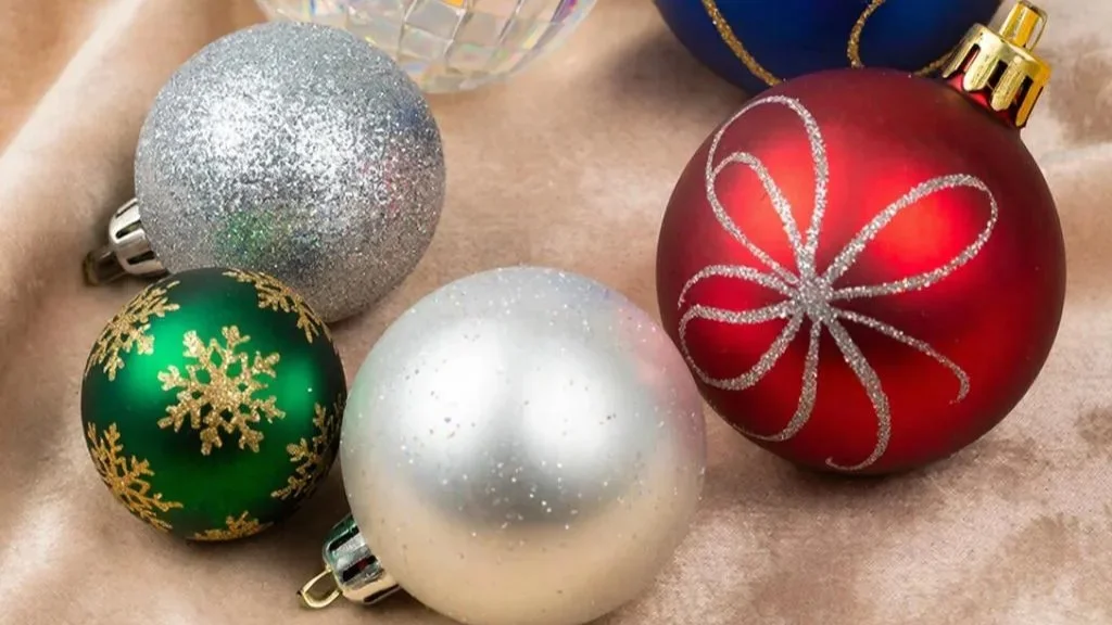 В Калуге восстановят новогодние шары возле памятника Марксу