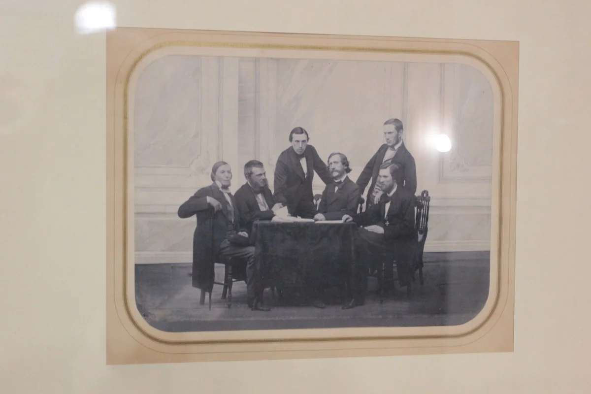 Либеральное крыло.