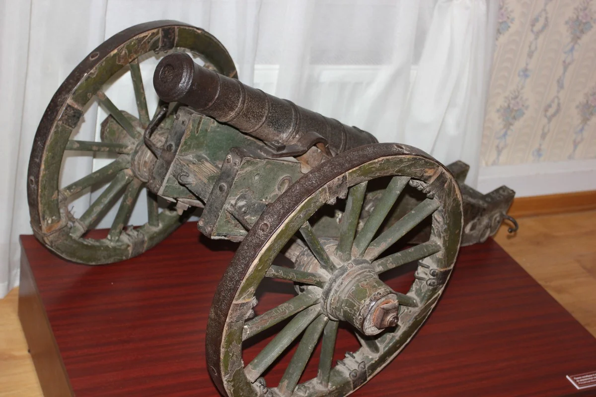 Экспозиция начинается с рассказа о войне 1812 года, в которой участвовали декабристы.