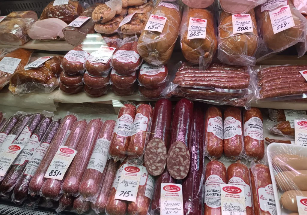 Новогодний вкус от Думиничского мясокомбината:  что взять к праздничному столу