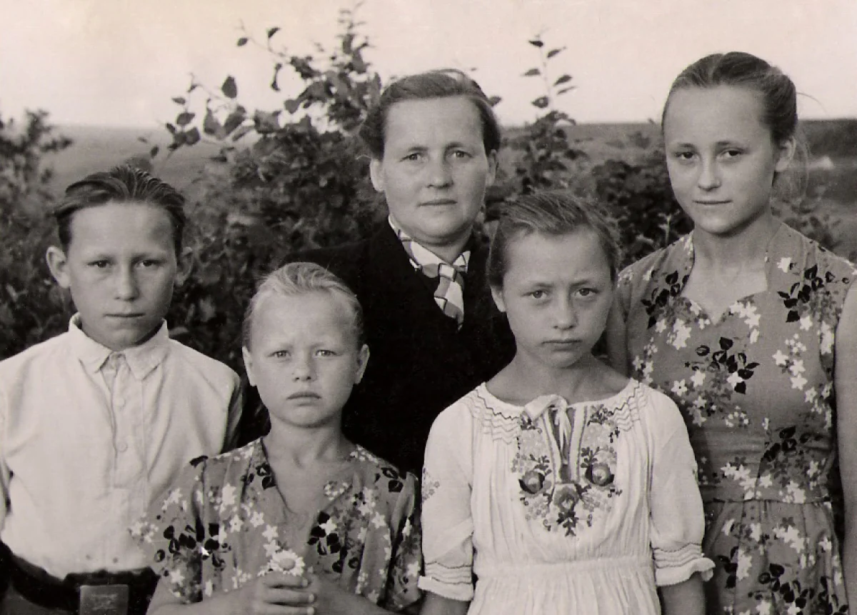 С детьми Валерием, Раисой, Галиной, Надеждой.