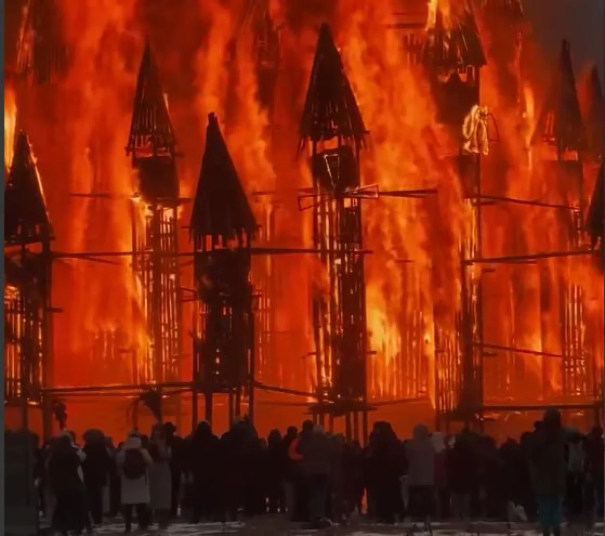 Мельницы горели ясно.