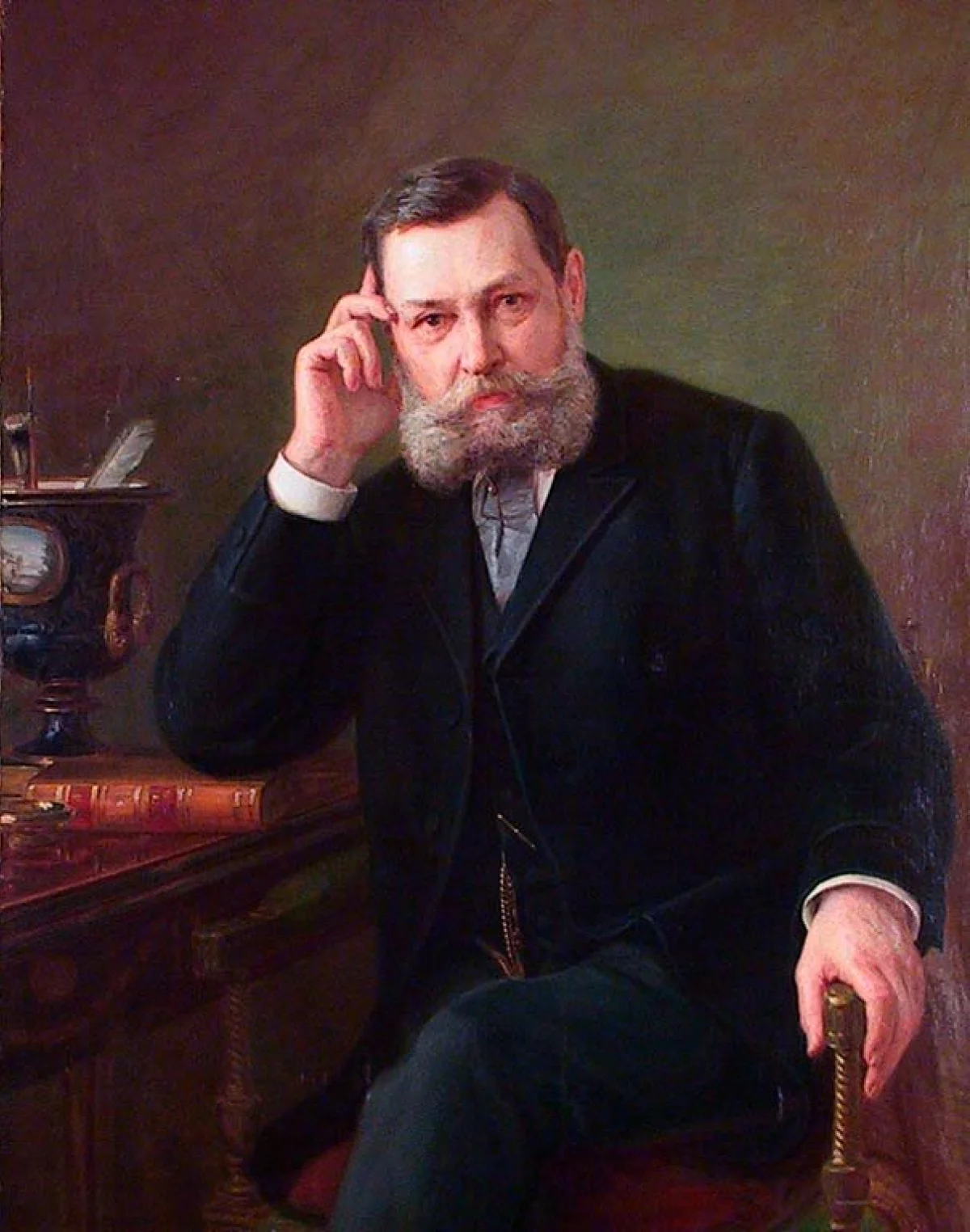 Никанор Васильев завешал городу свою коллецию.