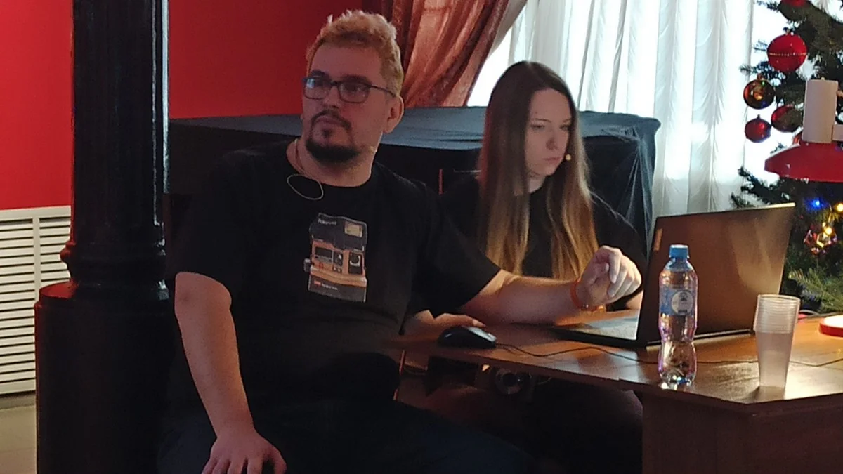 Евгений Андреев и Мария Завьялова поделились своими проектами, сделанными на  мобильный теелфон и моментальную камеру.  