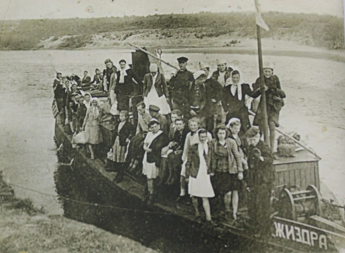 Студенты пединститута на первой полевой практике, 1949 год. 