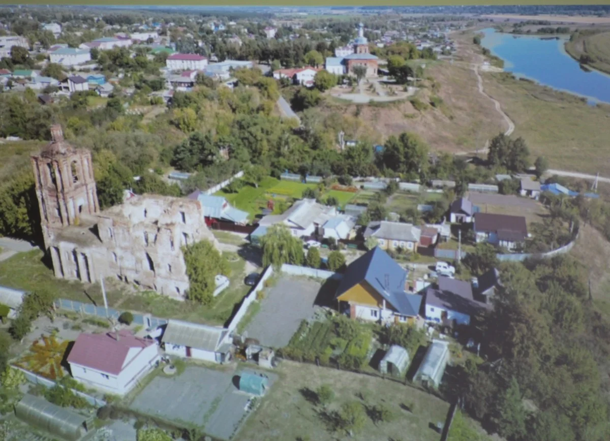 Два городища хорошо видны и на фото.