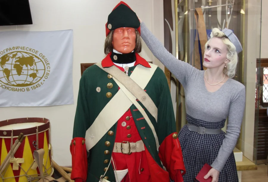 В Калуге рассказали, зачем солдаты Петра надевали парики, шли в бой при полном параде и везли на сражение бабушку