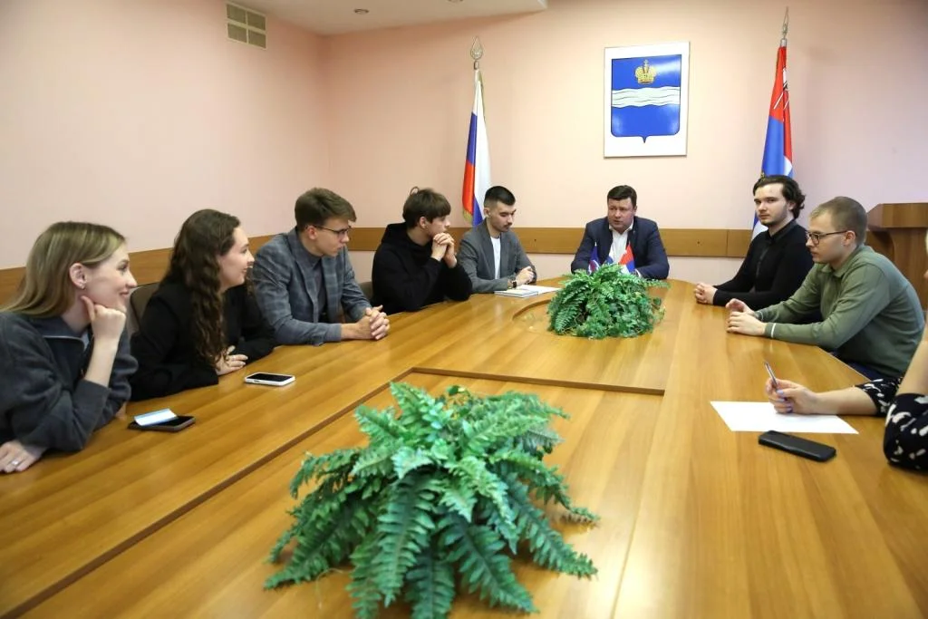 Юрий Моисеев провёл рабочую встречу с молодёжной палатой
