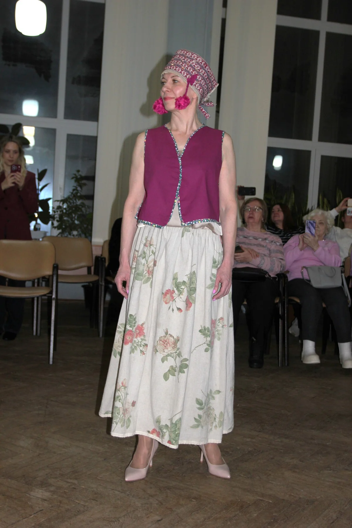 Большое внимание уделено головным уборам.