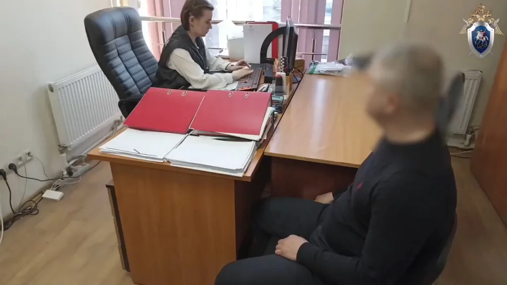 Директорам калужских УК предъявили обвинение после падения снега на женщину и младенца