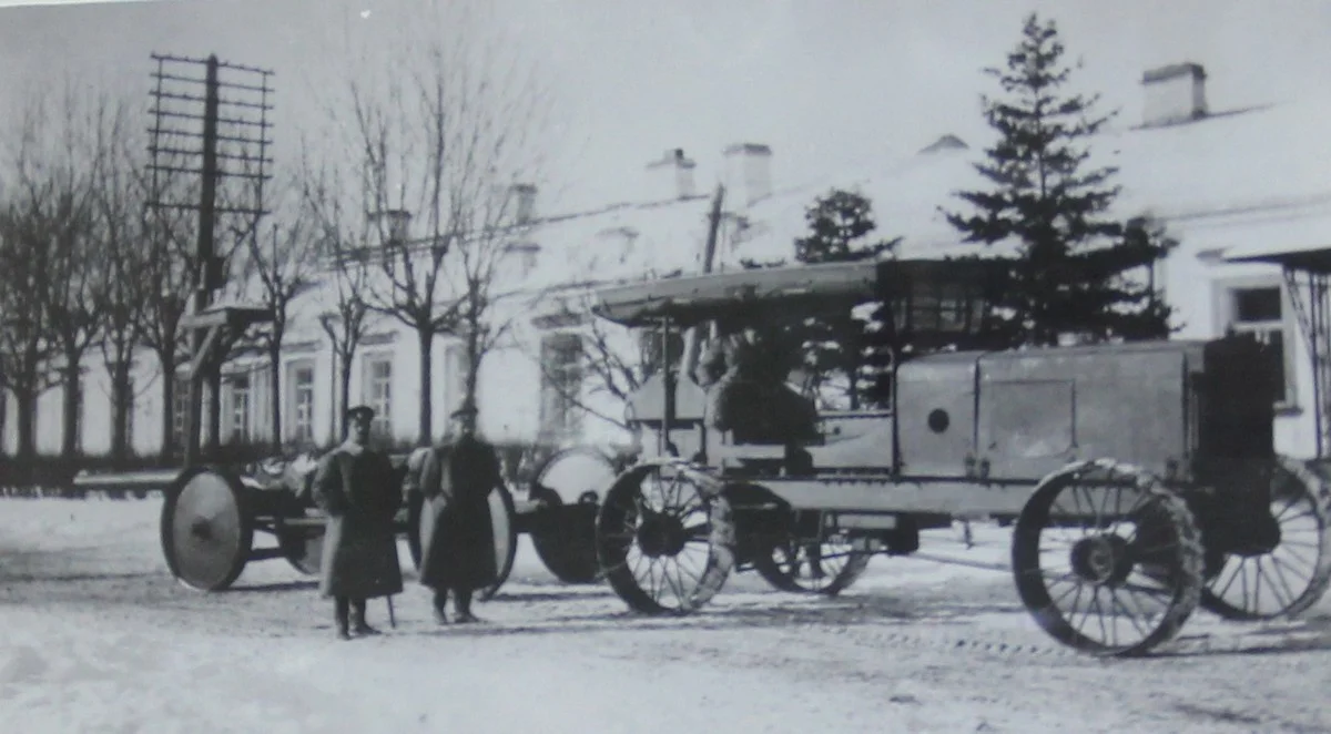 Первые автомобили выглядели так.