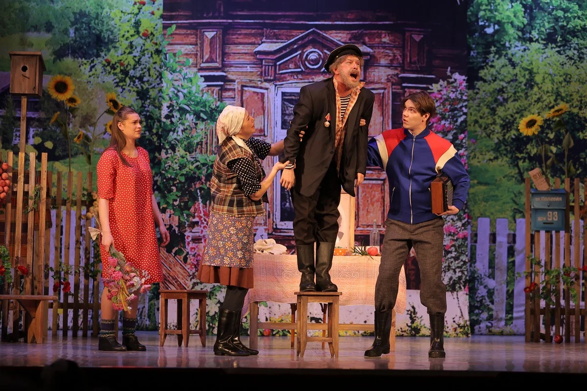 Игорь Кумицкий говорит, что в роли дяди Мити далась ему легко, старичков он играет с детства.