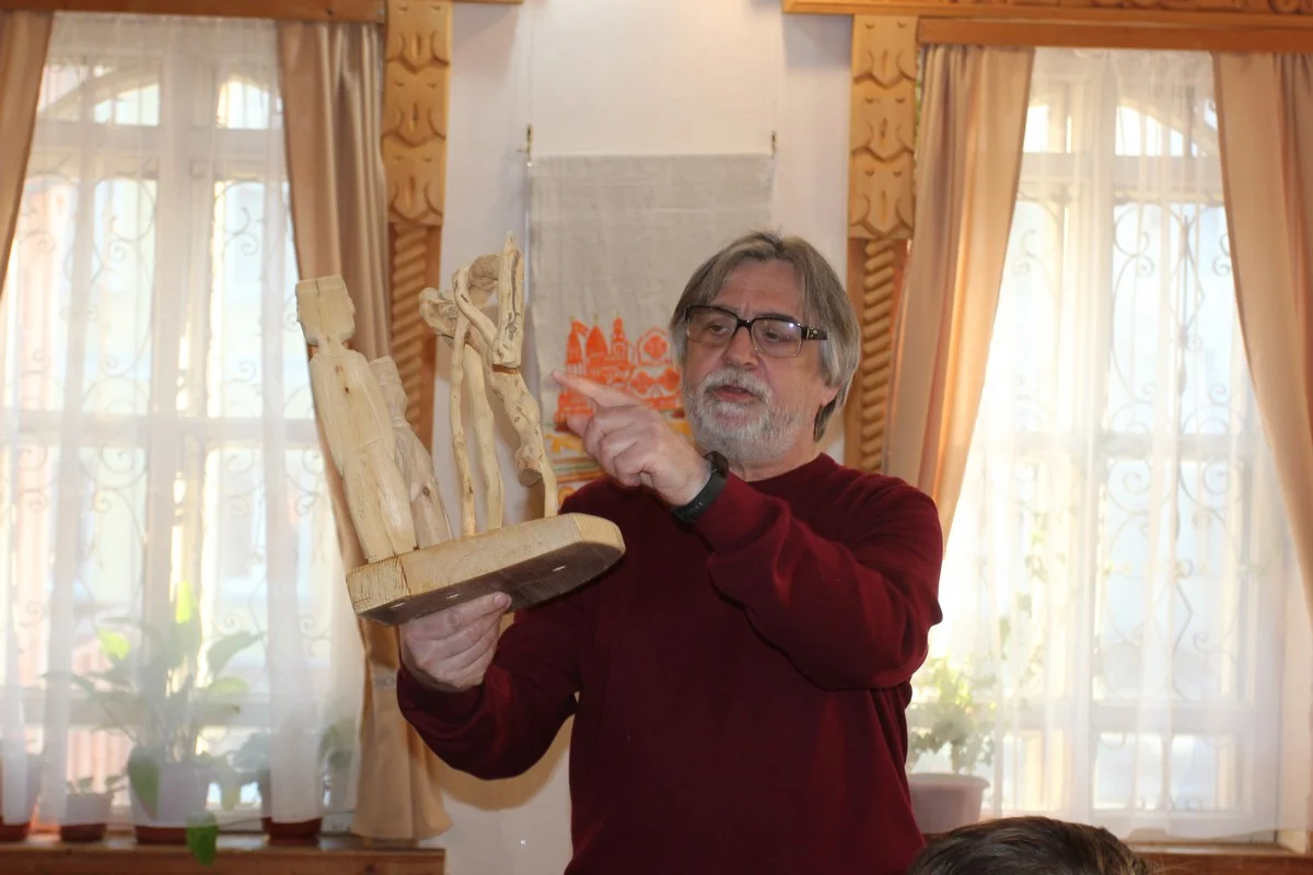 Григорий Кочубей более 30 лте занимается корнепластикой.