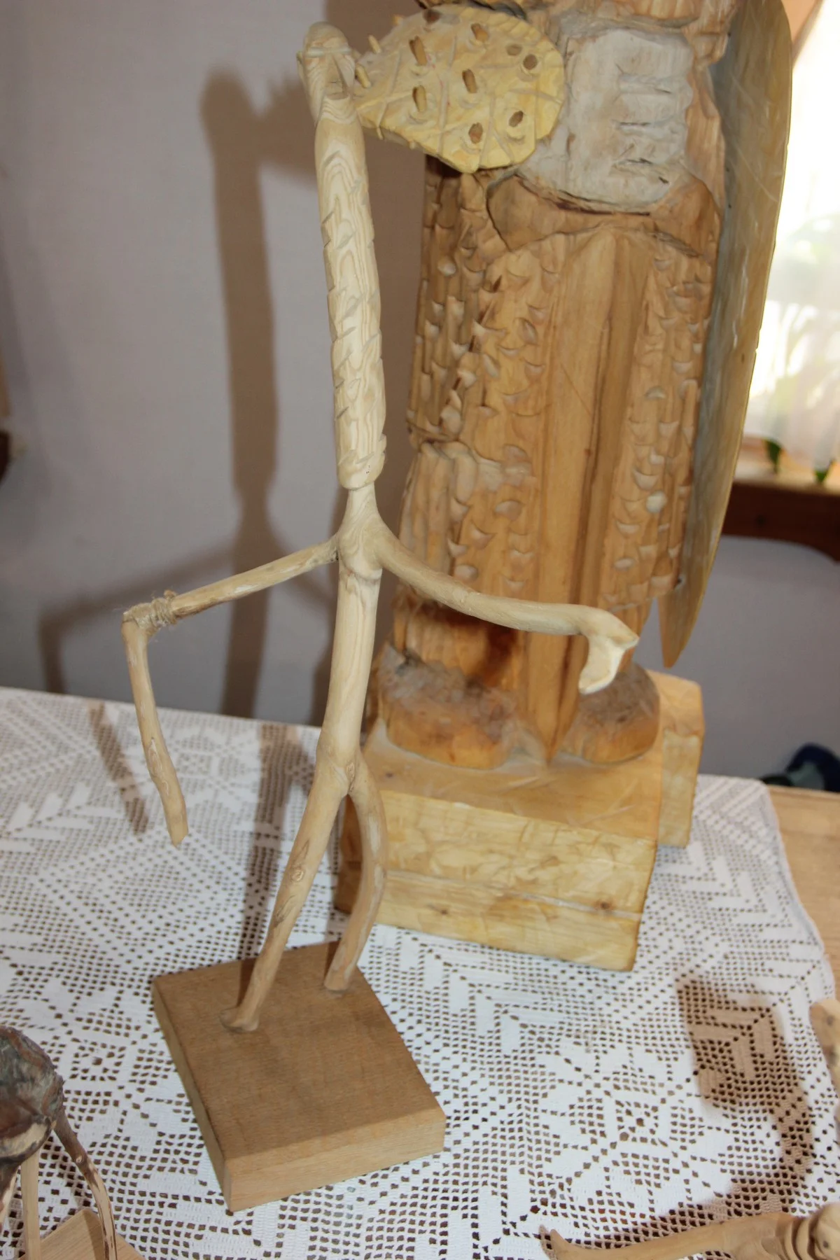 Человек с длинной бородой.