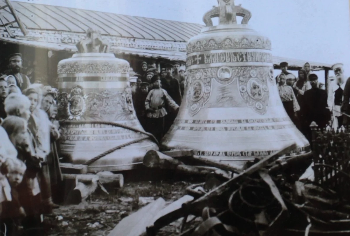 При пжаре в с. Ловцы колокола пострадали, но их отлили заново.  