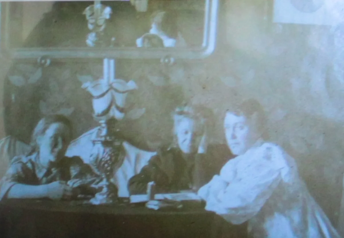   Внучки Ивана Кузьмича Ципулина, дочери его старшего сына Ивана  - Екатерина, Лидия и Татьяна.