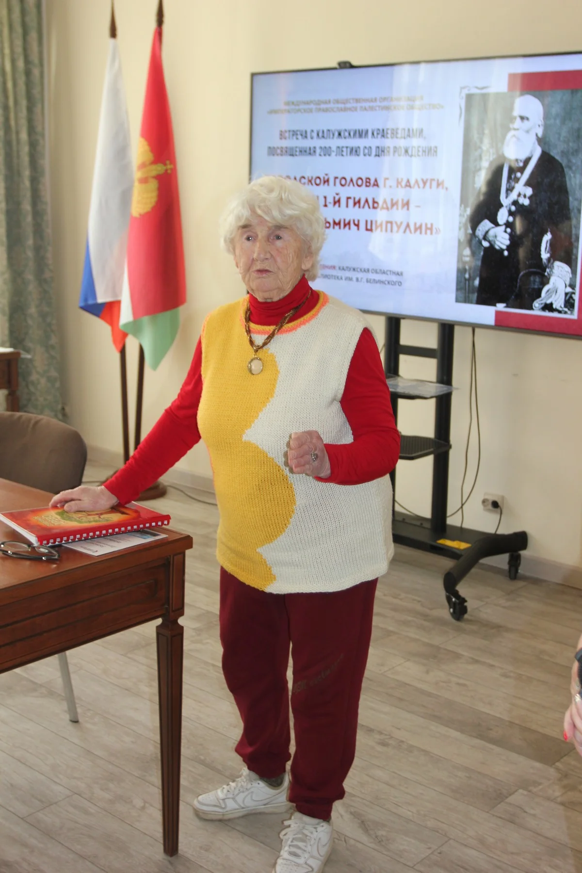 марина николаевна Зубова пишет стихи, посвященные Ципулину. 