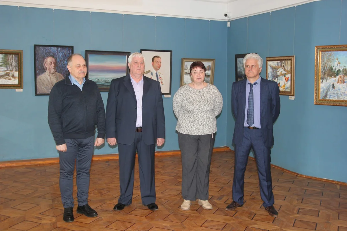 Александр Анатольев, Юрий Лисецкий, Вячеслав Сергеев с куратором выставки. 