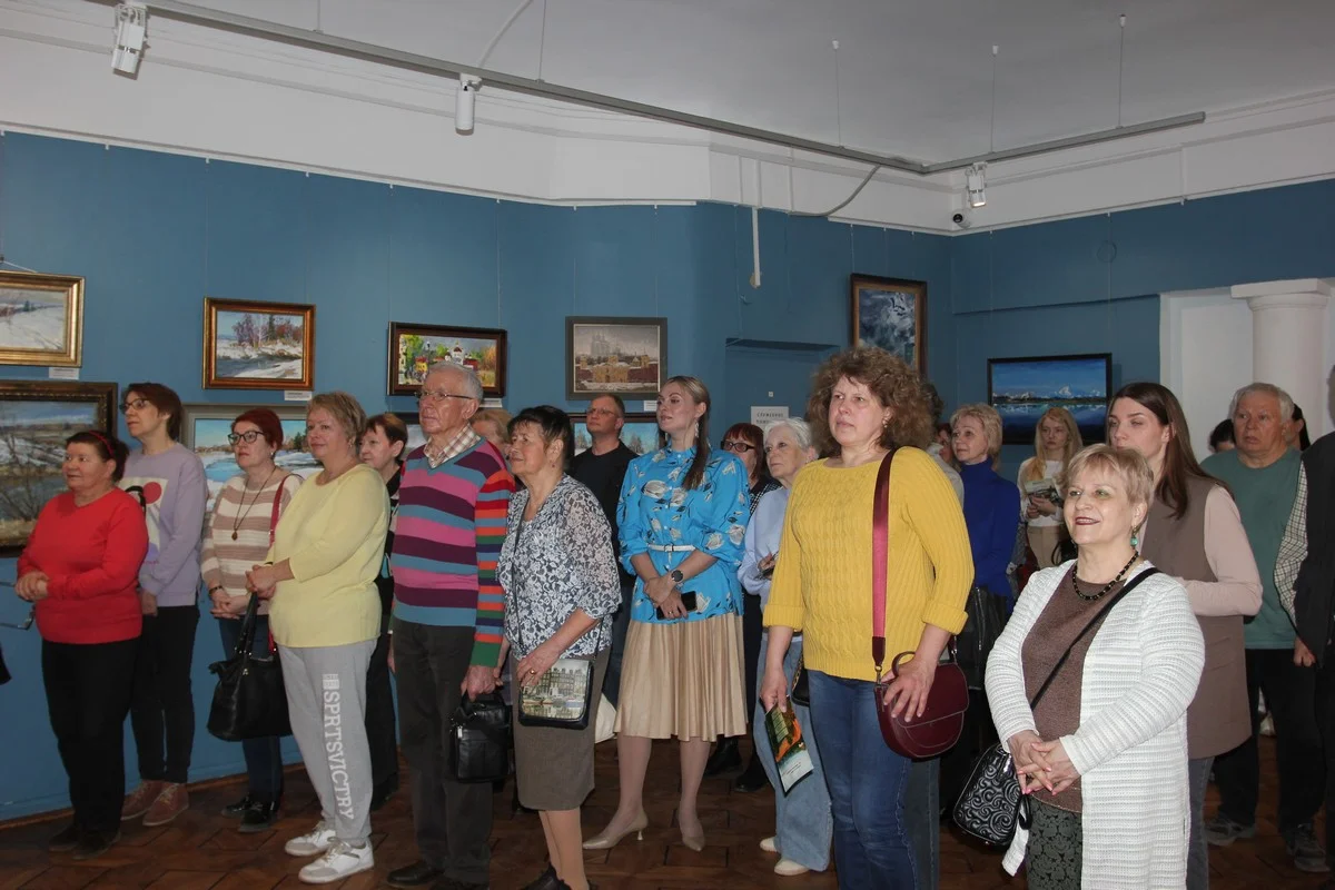 Зрители слушали смоленских художников. 