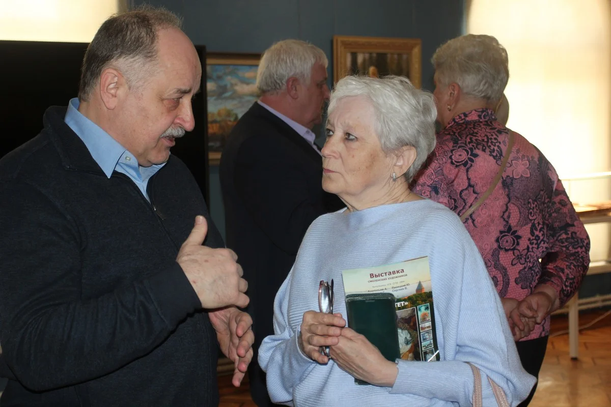 Художники долго общались со зрителями. 