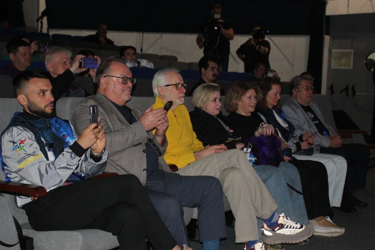 В жюри фестиваля сценаритсты. режиссеры, космонавты.   