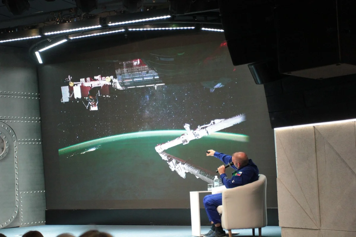 Космонавту задавали много вопросов