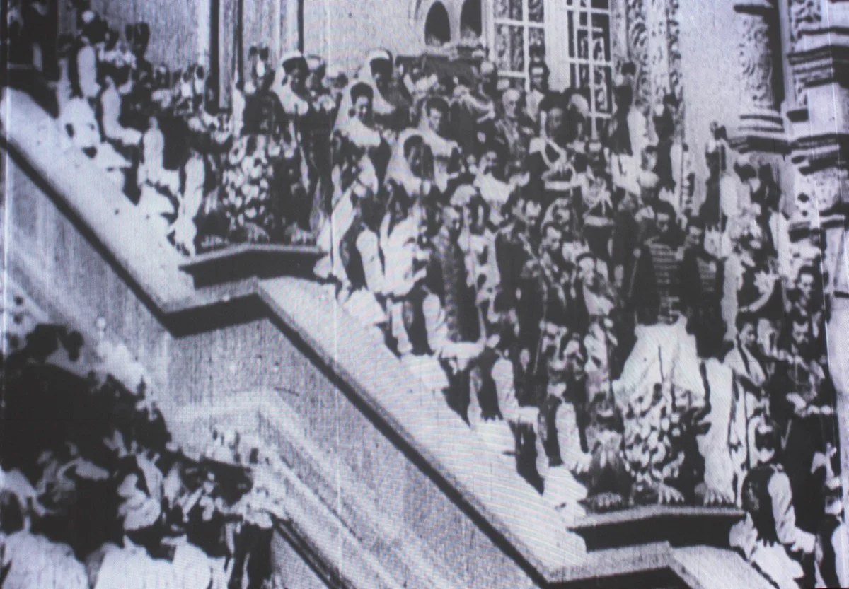 Кадры первой киносъемки в России – коронация Николая II, 1896 год.