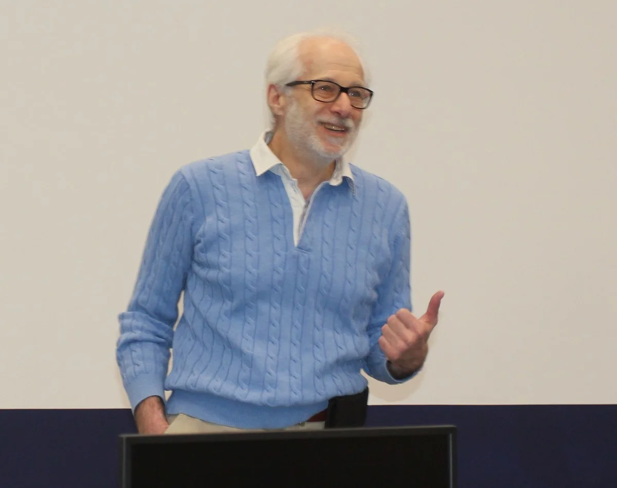 Разговор продлился часа два, и в зале царила очень дружеская атмосфера