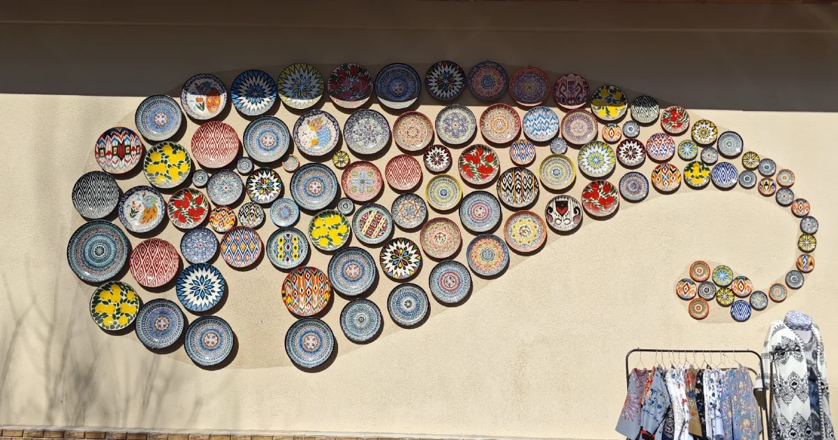 Из тарелок здесь не только едят.