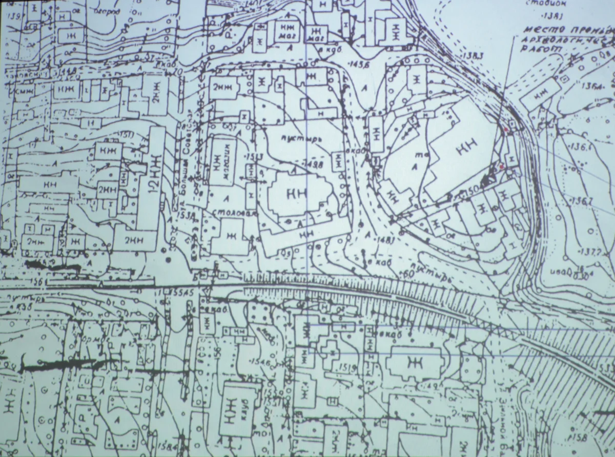 На карте вверху справа указано место проведения археологических работ.